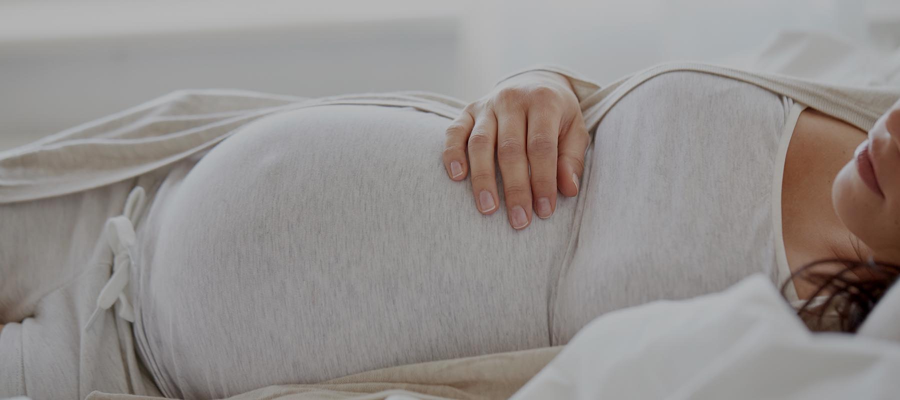 How To Sleep While Pregnant (8 Tips)